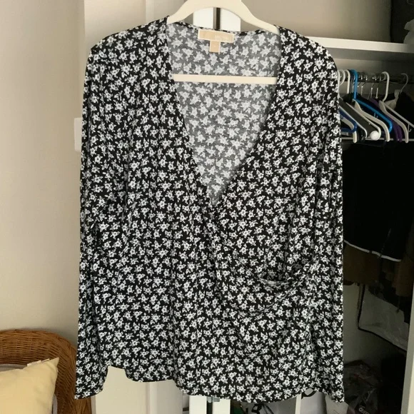 Michael Kors  wrap top nwot - Picture 3 of 4